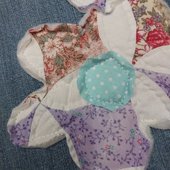 2959 Size 4 American Eagle Quilted Appliqued Flare Leg Jeans - Picture 4 of 7